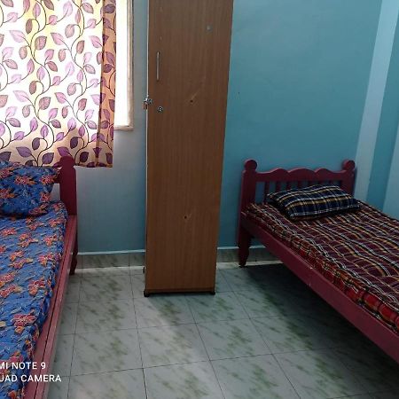 Easvari Grand Pg For Women - Female Only Hostel Ченай Екстериор снимка