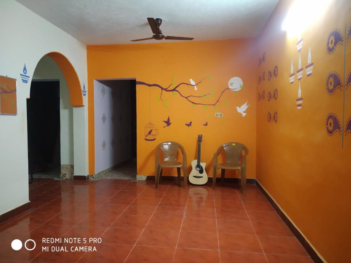 Easvari Grand Pg For Women - Female Only Hostel Ченай Екстериор снимка