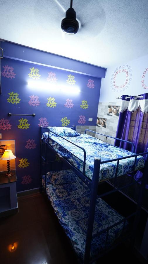 Easvari Grand Pg For Women - Female Only Hostel Ченай Екстериор снимка