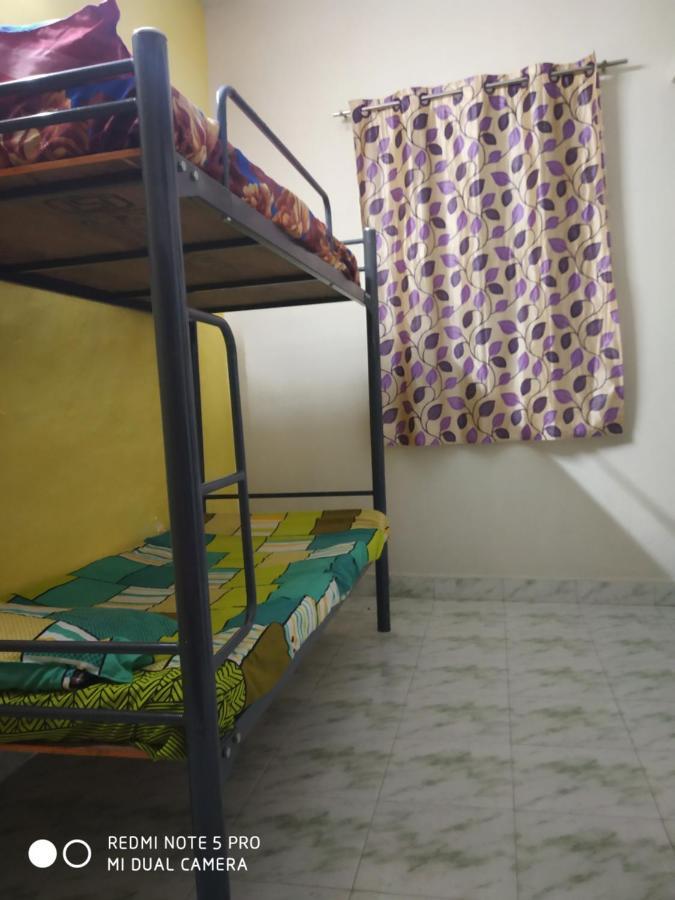 Easvari Grand Pg For Women - Female Only Hostel Ченай Екстериор снимка
