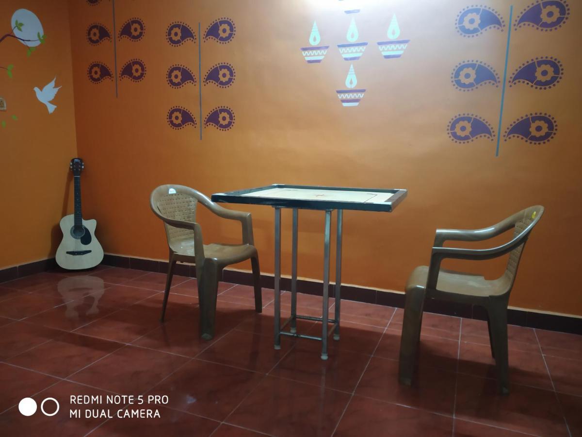 Easvari Grand Pg For Women - Female Only Hostel Ченай Екстериор снимка