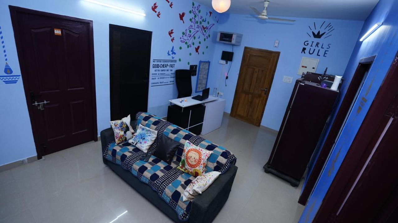 Easvari Grand Pg For Women - Female Only Hostel Ченай Екстериор снимка