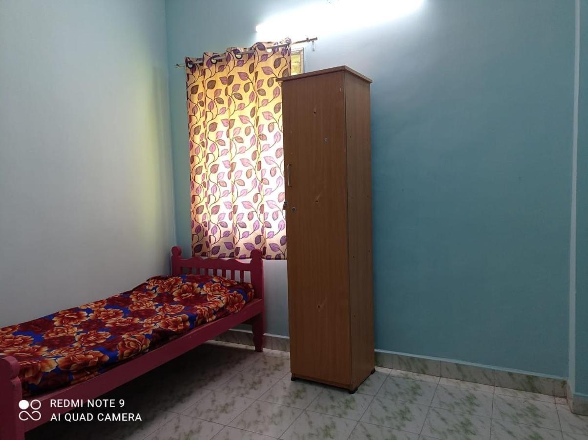Easvari Grand Pg For Women - Female Only Hostel Ченай Екстериор снимка