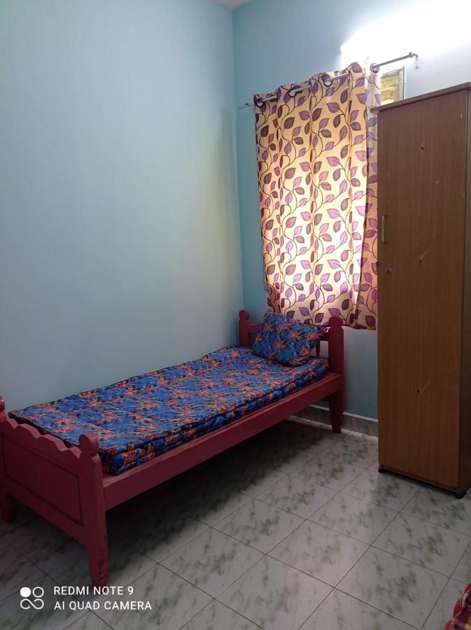 Easvari Grand Pg For Women - Female Only Hostel Ченай Екстериор снимка
